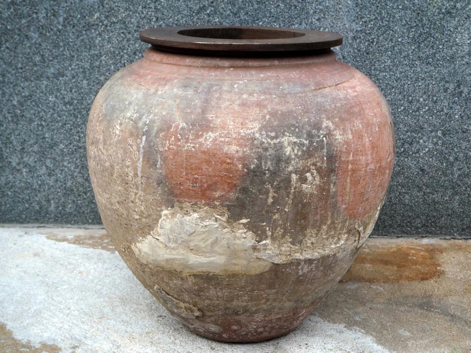 English Water Clay Pot 