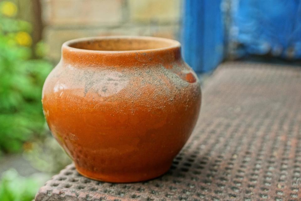English Water Clay Pot 