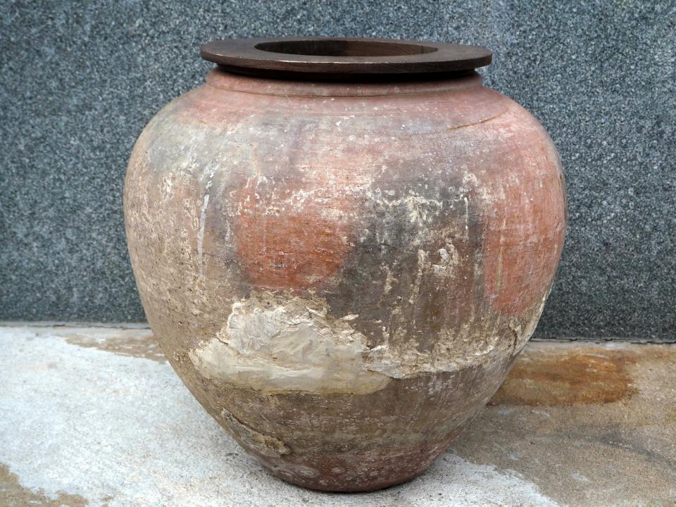 Labrador Clay Pot